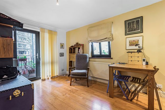 Thumbnail Flat to rent in Dalling Road, London