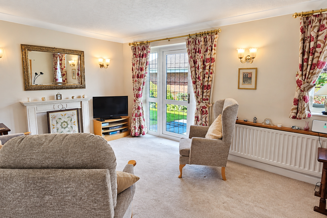 11, Walnut Close, Stourbridge photo 3