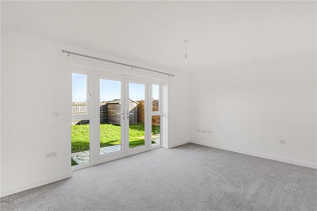 2, Sparrowhawk Crescent, Northampton photo 3