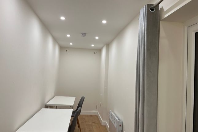 Office to let in Marylebone High Street, London
