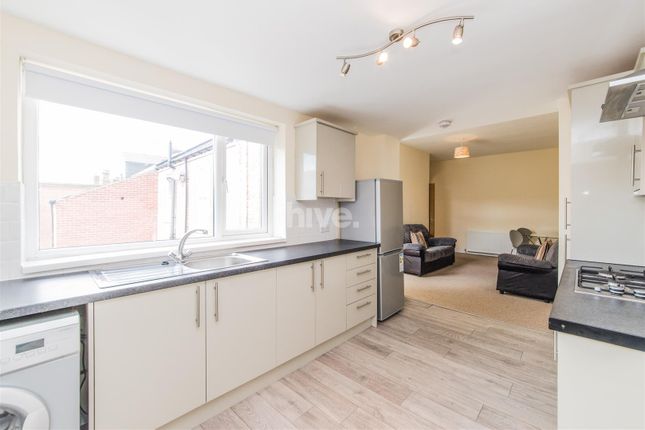 3-bed flat on Hotspur Street, Newcastle Upon Tyne, £1,430/mo