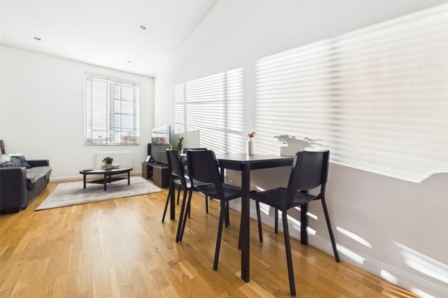 4 Warple Way, Acton photo 3