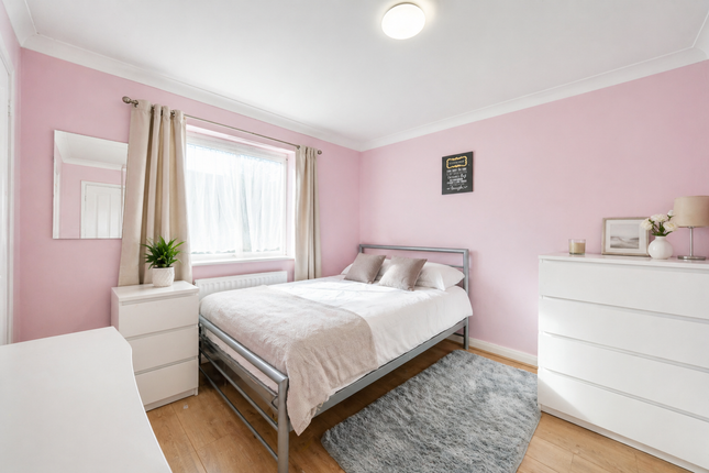 Flat 12, Churchill House, 184, London Road, Mitcham photo 4