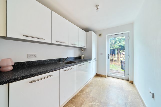 99, Kings Mill Way, Uxbridge photo 3