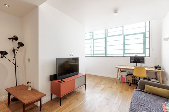 Thumbnail Flat for sale in Western Avenue, Perivale, Greenford