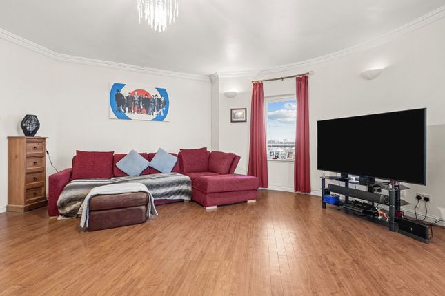 2,Flat 6, James Short Park, Falkirk photo 4