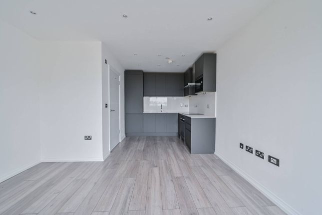 Flat to rent in Oval Road, Camden Town, London