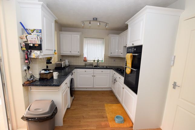 21, Hopkins Heath, Telford photo 3