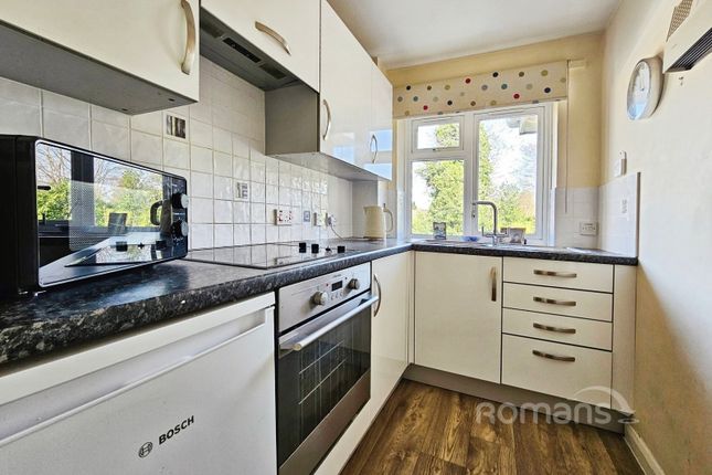 14, Clare Court, Fleet photo 4
