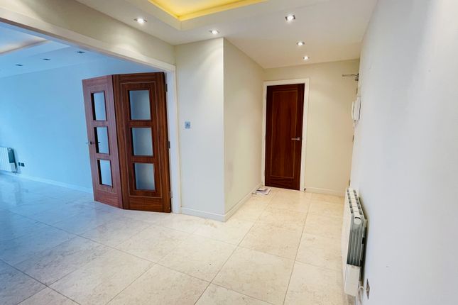 Manor House Court, 11, Warrington Gardens, London photo 3