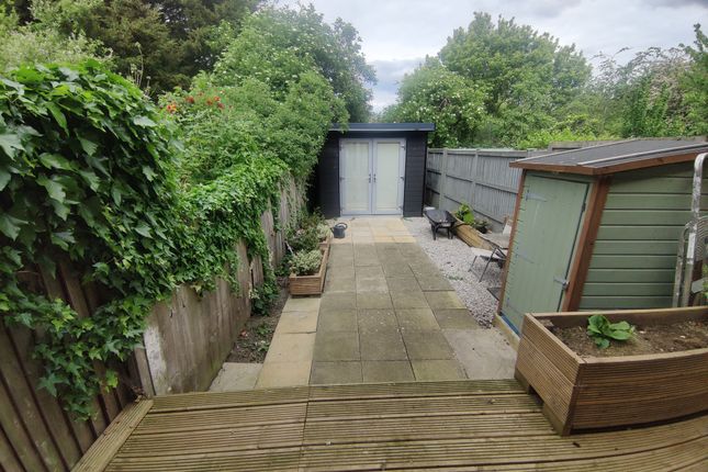 45 Risley Avenue, LONDON photo 4