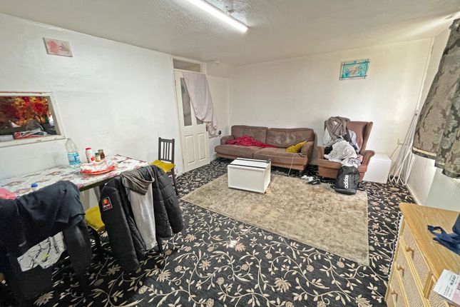 187, Harlech Gardens, Hounslow photo 4