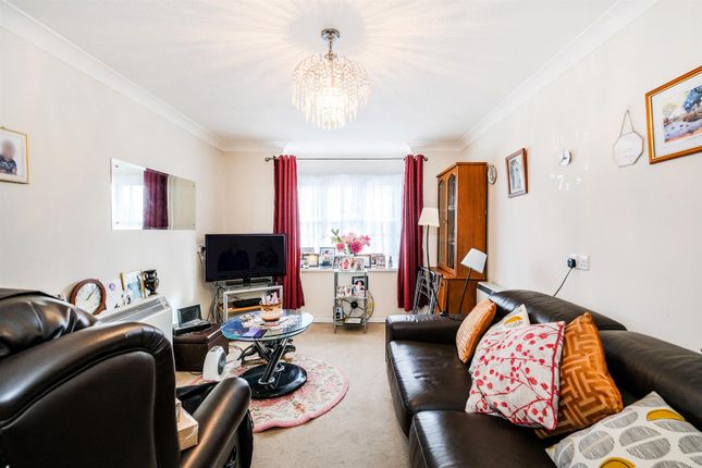 18, Westleigh Court, Nightingale Lane, Wanstead photo 4