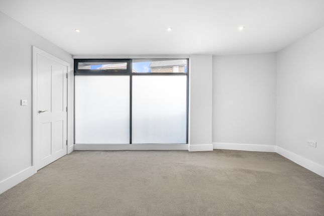 Flat 6, 2a Comerford Road, London photo 3