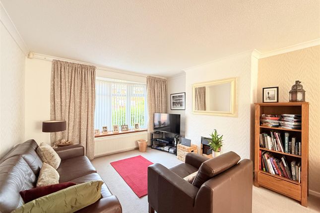 11, Kennedy Way, Manchester photo 2