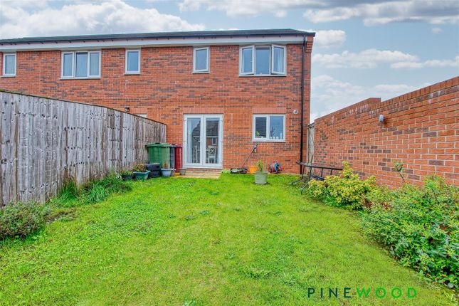 Town house for sale in Farmhouse Way, Grassmoor, Chesterfield, Derbyshire