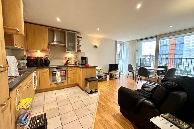 Thumbnail Flat for sale in Western Gateway, London