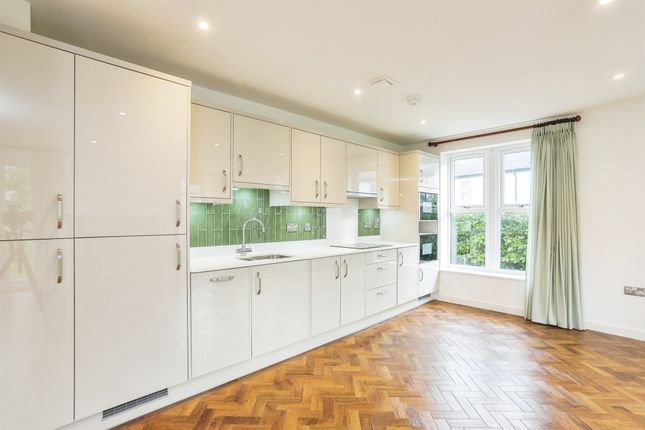 2, New Manor, Fountain Way, Salisbury photo 4