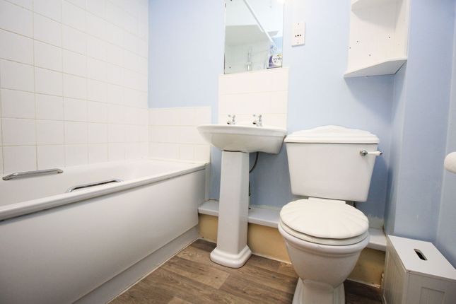 Flat for sale in Midanbury Court, 138 West End Road