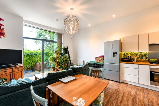 Flat 1, Wey Corner,, Walnut Tree Close, Guildford photo 4