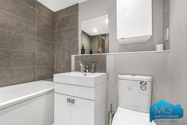 Flat for sale in Knightswood Court, Avenue Road, London