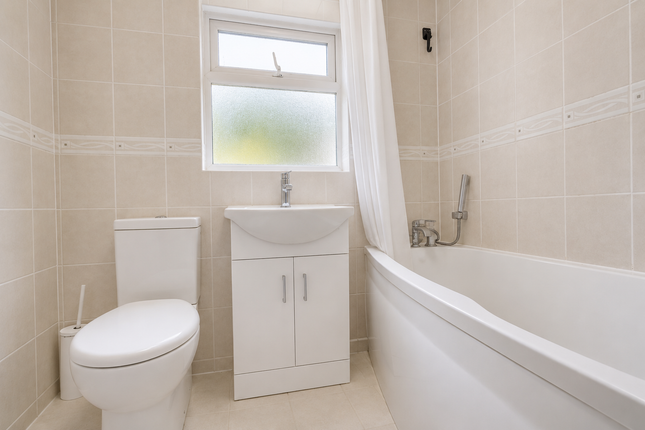 2, Abbots Way, Buckinghamshire photo 4