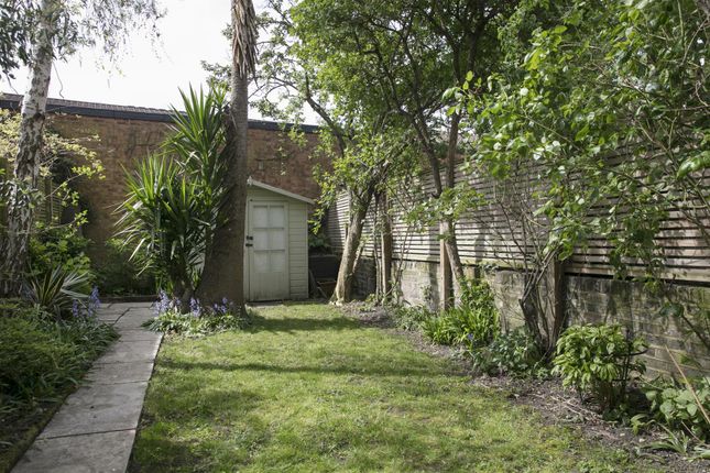 Flat for sale in Vicarage Grove, Camberwell