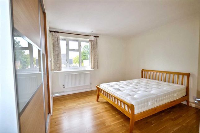 9, Carlton Road, Chiswick photo 3