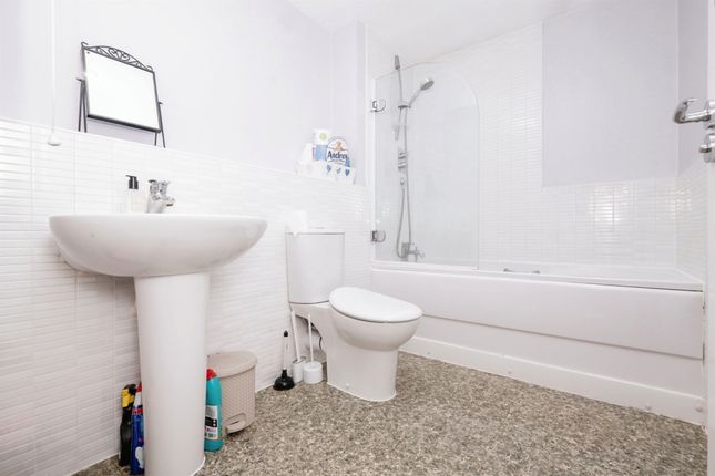 Flat for sale in Horseshoe Crescent, Great Barr, Birmingham