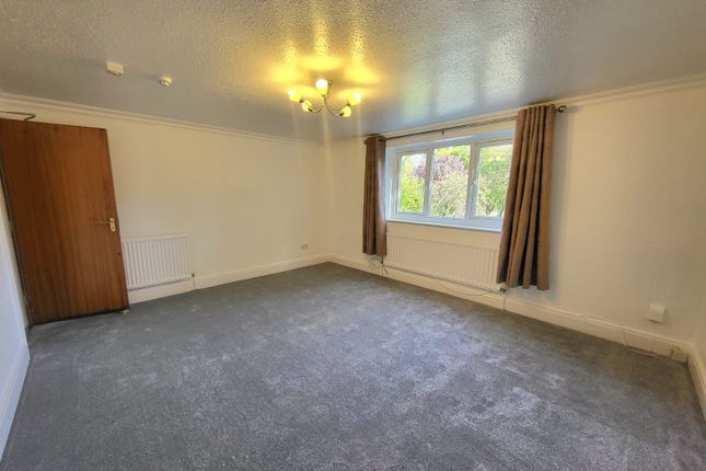 Flat 2, 69 Heaton Moor Road, Stockport photo 5