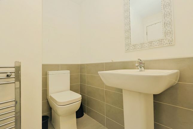 Flat 17, 613 Stanningley Road, Leeds photo 4