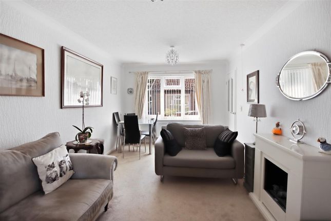 8 Cheedale Close, Chesterfield photo 2