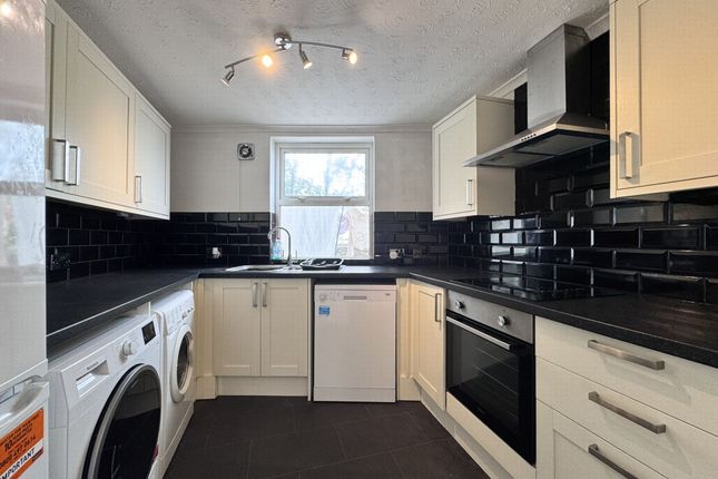 18 Cliff Court, West Cliff, Dawlish photo 2