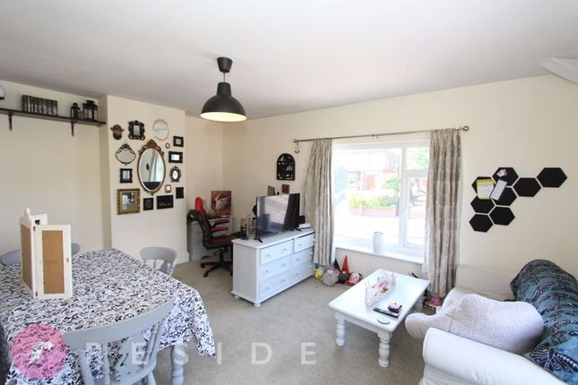 64, Edenfield Road, Rochdale photo 3