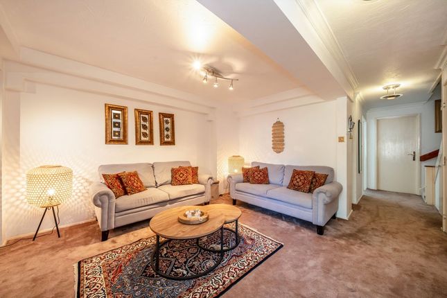 6, Stags Way, Isleworth photo 4
