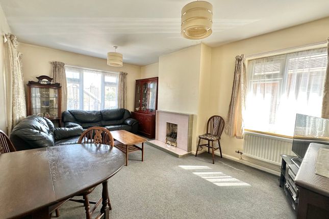 3, Deans Close, Bexhill-on-Sea photo 2