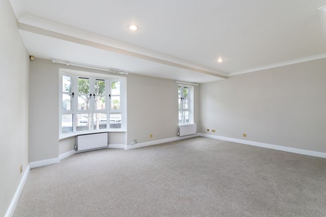 Thumbnail Terraced house to rent in Bermondsey Wall East, London