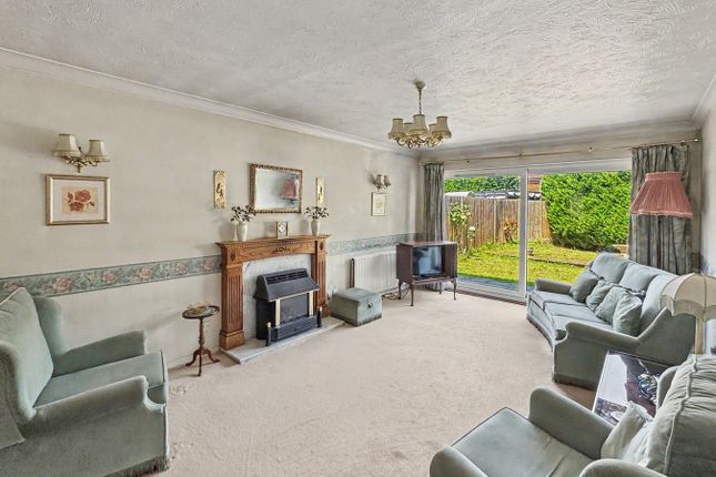21, Buckingham Close, Orpington photo 2