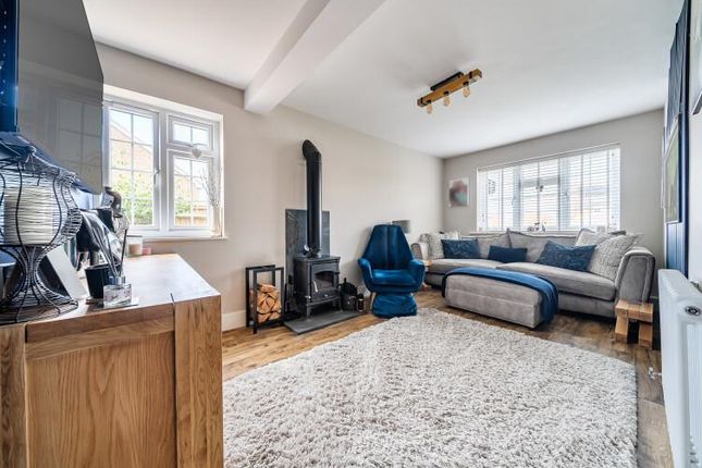 17, Kipling Close, Yateley photo 2