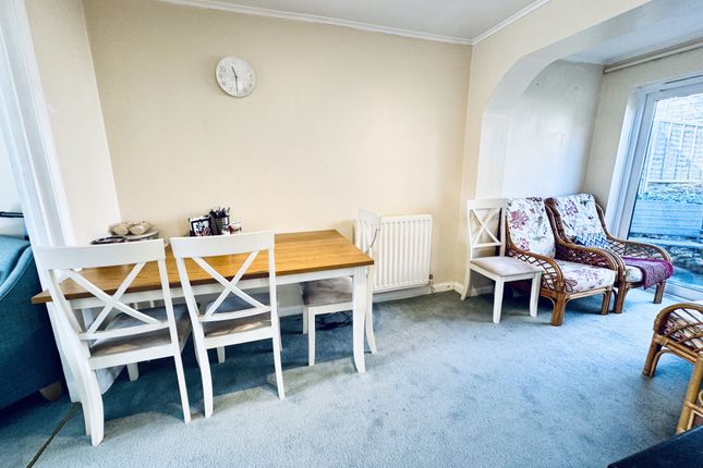 15, Bramshott Drive, Hook photo 4