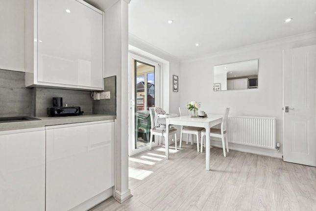 14, Northampton Grove, Basildon photo 3