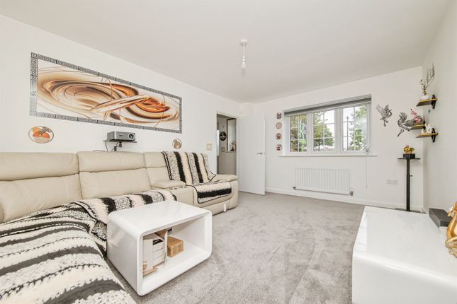 27, Thistledown Crescent, Ipswich photo 4