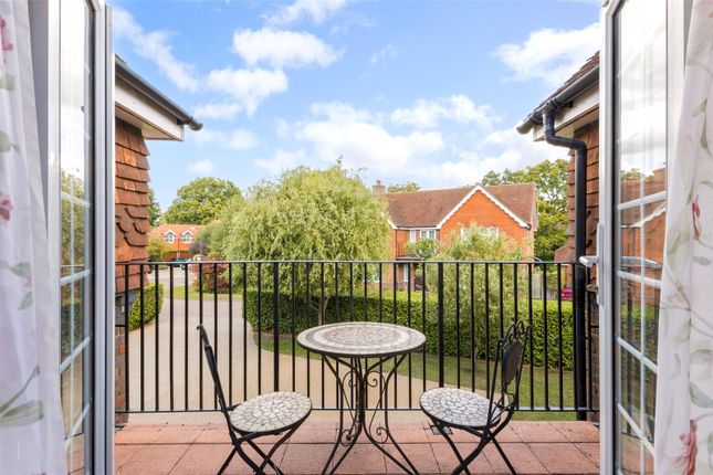 11, Willow Drive, Berkshire photo 2