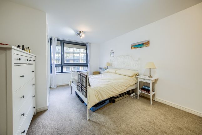 Flat to rent in Centenary Plaza, 18 Holliday Street