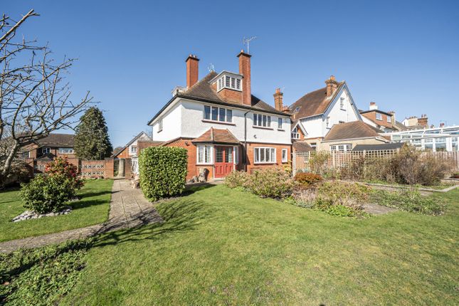 15, Highfield Avenue, Hampshire photo 2