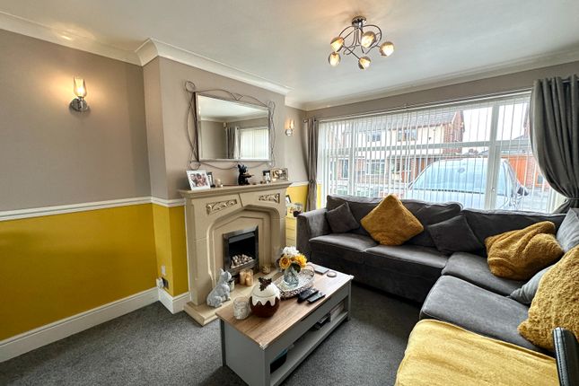 13, Heath Acres, Wednesbury photo 3