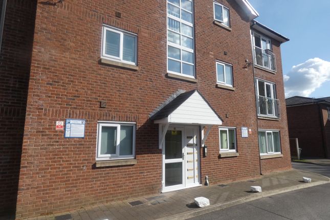 Flat to rent in Royle Green Road, Northenden