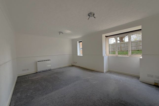 29 Bond Road, Rainham, Kent photo 4