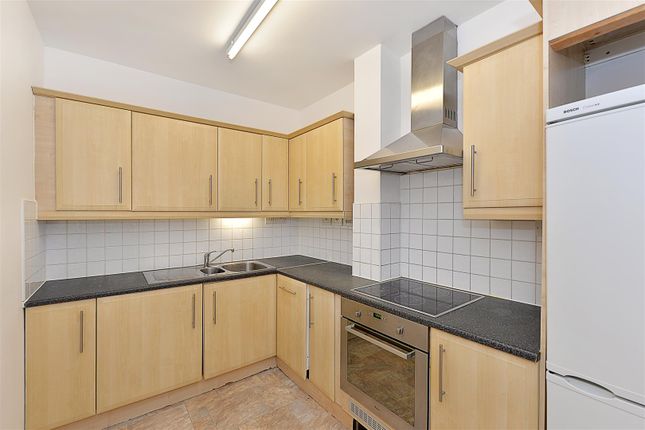 Flat to rent in Cubitt Wharf, Isle Of Dogs
