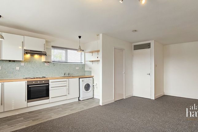 29, Blenheim Court Shakespeare Road, Swindon photo 2